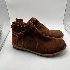 NWOB NWOT Born Wynter Comfort Booties Brown Suede Ankle Boots - Size 6.5